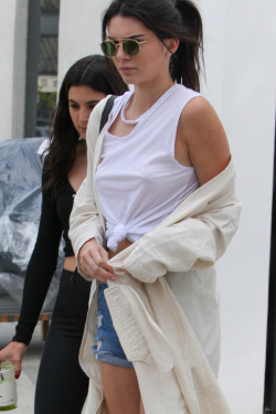 kendall-keek:  Kendall and Lauren shopping