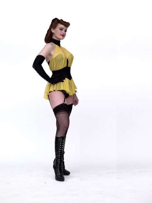 soulcookie:  Carla Gugino as Silk Spectre (I) via bohemea  Someone needs to help me find this costume for Halloween!!!