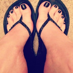solecityusa:  Allison’s toes in matte black!
