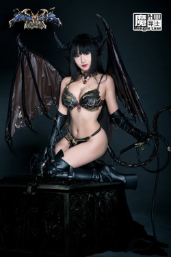robinwilde:  hotcosplaychicks: Succubus by Cans by aoandou   Check out http://hotcosplaychicks.tumblr.com for more awesome cosplay  (via TumbleOn)