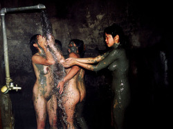 muddysoaks:Source Yangshuo Mud Bath » Have A Shower After Mud Bath