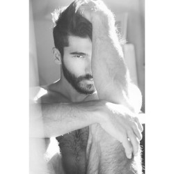 mrteenbear:  Undo… Photography: Jose Martínez @josemartinezphoto #actor #model #beard #bearded #photography by @toni.sastre http://ift.tt/1D5jyHi
