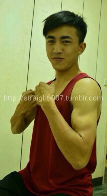 straight-007:  Cut straight guy from Taiwan is waiting for you all. Happy weekend everyone :) 