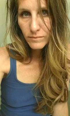 bakedhoney:  This is what a tired, only got 3 hrs of sleep honey looks like. A hot mess I am. I’m going back to bed, my eyes are much to heavy to stay awake. I’ll be back in a bit.   So gorgeous!!!