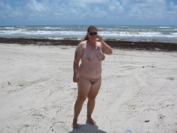 saggymoms:  beach pussy. ready to fuck on