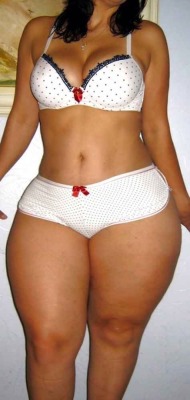 pearhub:  #thick #wide hips #bbw  PEAR!!!