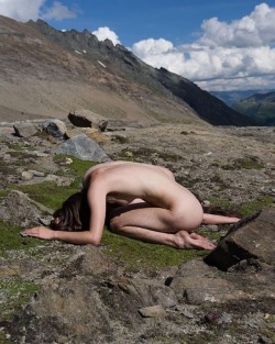 taken by @korbinianvogt ・・・ From last Week Unpublished Image  Austria, June 2017 Model - @kyotocatnip and @evyeniaaaaa Censored for Instagram.  #artisticnude #alpen #ifyouleave #oftheafternoon #subjectivelyobjective #somewheremagazine #rentalmag