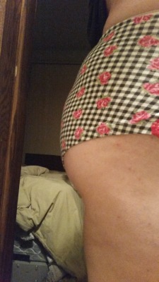 21. I’ve always been self-conscious of my body but I have always loved my butt. I took a few pics but here is one I like the most.