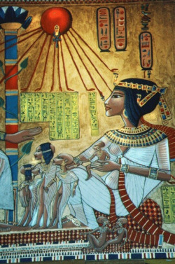 descendants-of-brown-royalty:              Nefertiti the wife queen of Akhenaten under rays of Aten.   