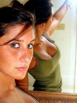 A creative sexy selfie.. if only she coudl fit her ass in also :PMore pics here