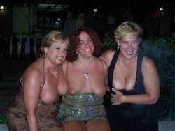 OMG, the one in the center!  Those tits!