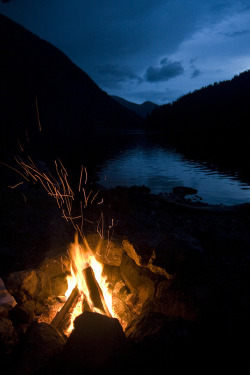 ata-raxie:  Atluck Lake, Vancouver Island (by Barry Carvish) 
