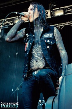 we-came-to-mosh:  chris motionless // motionless in white so why the fuck are you looking at me 