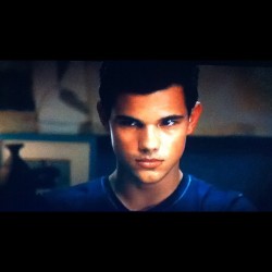 Watching this horrible movie because he&rsquo;s too fucking hot 🙌 #abduction #taylor
