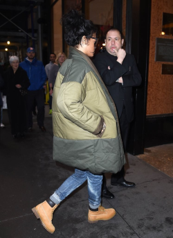 kalifornia-klasss:  daily—celebs:  10/23/14 - Rihanna arriving at her hotel in NYC.