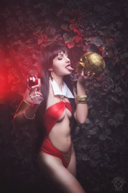 cosplaylovergirl:  vampirella cosplay by mrproton http://ift.tt/1PxDivM