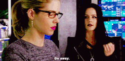 captainpoe:  #Felicity Smoak # sending bitches packing #with a smile on her face.