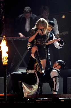 Taylor Swift - Brit Awards. ♥  &ldquo;Do you like my boots mister?&rdquo;  ♥