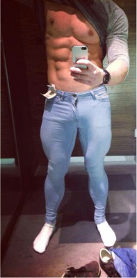 jackedmusclehead:  cameraphonemuscle:Ben Mudge I believe every guy in the world should have:1. Quads this big2. Pants this tight3. And a giant monster bulge they cannot hide