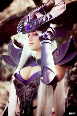 league-of-legends-sexy-girls:  Syndra Cosplay https://www.facebook.com/YarpennaCosplay