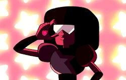 Here&rsquo;s a small gifset of Garnet adjusting her glasses