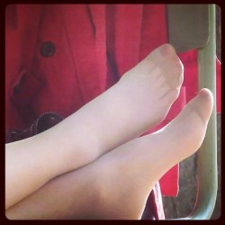 #sexy #voyeur #girl #girls #woman #women #feet #feetfetish #fetichiste #pied #hose #tights #nylon #stocking #pantyhose #collantchair #collant