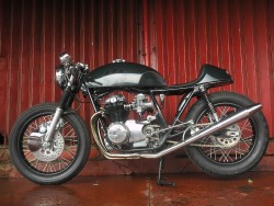 todovendimia:  My ideal cafe racer. Honda CB550 by Benjie’s cafe racers.
