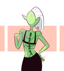 feathers-ruffled:  wi-fu:  I really love Lord Dominator’s armor back designso what if  Space Wife is back 
