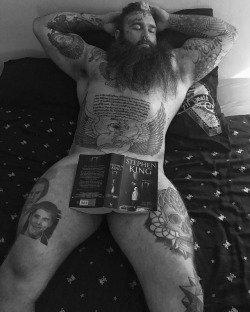 bearmythology:Rhyss Keane: A freaky and downright scary powerlifter (until you see Anchorman’s Ron Burgundy and Dumb and Dumber’s Lloyd tattoo on his right thigh) and is a huge Stephen King fan? Yes, please. [source: instagram]