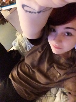 little-space-kitten:  No make up and a slobby bodyyy  Very cute