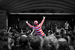 because-originality-is-dead:  milf-hunting:  Where’s Waldo.  I found him.  Even he loves some good music