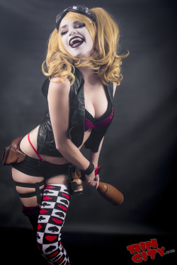 sexynerdgirls:  Harley Quinn by Rin-City.com  😍😍😍😍😍😍😍😍😍😍😍😍😍