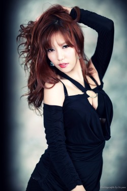 Han Min Young sexy black dress.