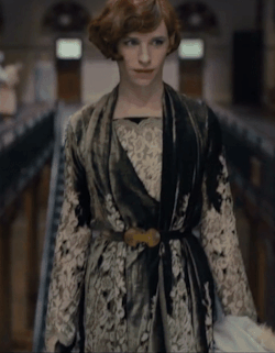 fulltime-homo:  addictedtoeddie:   Lili Elbe - new featurette for ‘The Danish Girl’  - video    Still not exactly sure why they cant cast a transgendered actress but this doesnt look awful