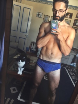 huntiesofhyrule:  When you’re trying to take some thotty pics but your cat is busy judging you 