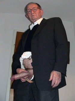 bdw1990:  Grandpas have big willies. They take viagra and their big cocks throb and leak  their cock juice inside their big wide underwear. Sexy grampa penis. 