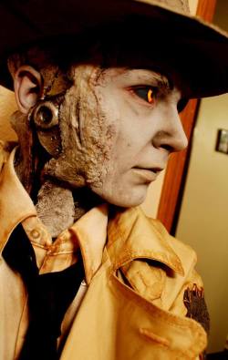 nerdy-king-of-hell:  theomeganerd:  Fallout 4 - Nick Valentine Cosplay by Arcanum Order  I love everything about this