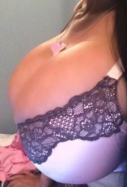 swelltits:Such a huge bra… and already overflowing it!