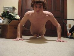 nudelifestyle:  home nude exercise