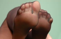 keviinnnnpantyhose:  Perfect soles 😍☺️