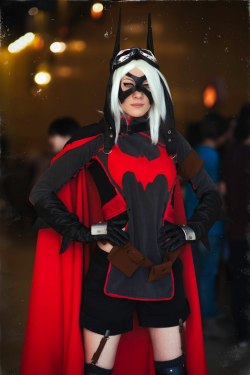 iriscosplay:  Batgirl: Red Son costume by KaitoEinsamCheck out http://iriscosplay.tumblr.com for more awesome cosplay