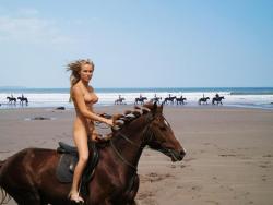 nudeexercise:  Horseback riding nude.  sexymilfoutdoor: