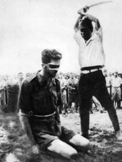 historicaltimes:  Japanese Officer Yasuno Chikao beheading Australian Sergeant Leonard Siffleet. October 24, 1943 via reddit  Damn don&rsquo;t look like to clean of an angle