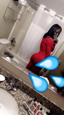 t4mchicagoreviews:  does anyone know her?  Her dick bigg af