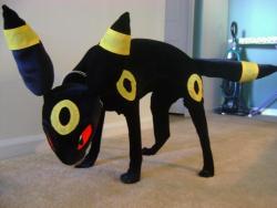 britishstarr:  nerdsandgamersftw:  This dog cosplays much better than I could ever hope for. DeviantArt user Carrisa (Leafeon-ex) created this amazing Umbreon costume for her dog Jaguar.  That’s the coolest thing ever omfg 