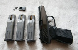 gunrunnerhell:  Makarov Hi-Cap Generally older model Makarovs have a capacity of 8+1 with their single stack magazines. There are however some high capacity Makarovs that use double stack mags for a capacity of 12+1. They aren’t as common and are even
