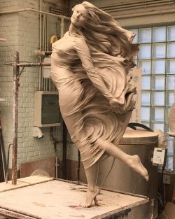 flyingwithlostboys: omniapod:  sixpenceee:  Fly high (2017) by Luo Li Rong  There is so much movement captured, yet its completely still like frozen in time. I love it  Luo Li Rong is a fucking genius sculptor  