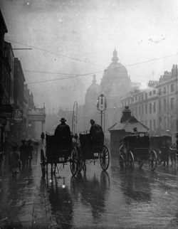peerintothepast:  Rainy London 1903 