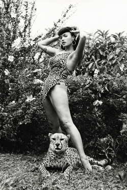 vintagegal:  Bettie Page photographed by