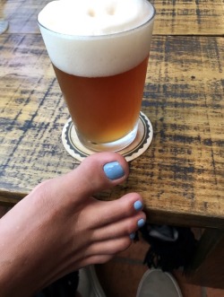 ourlubarrosfeet:  Navy blue nails whit beer!!! 👣🍻😍